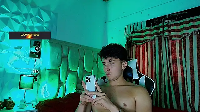 santyago taylor online show from March 10, 2025, 10:13 pm