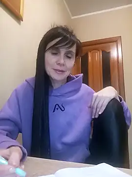 Francenia lolis online show from November 17, 2025, 10:32 am