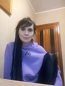 Francenia lolis online show from November 18, 2025, 6:51 am