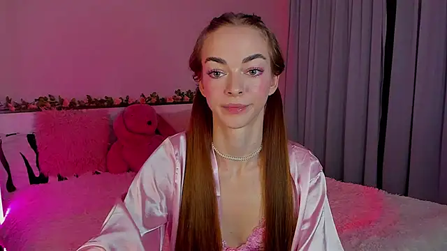 Undertheskin online show from December 8, 2024, 2:41 pm