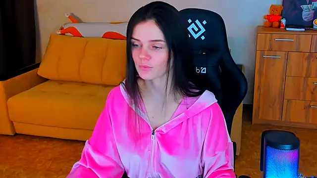 Snapshot of Lora_Cain chatting on January 18, 2025, 4:10 pm Lora Cain online show from January 18, 2025, 4:10 pm