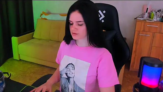 Snapshot of Lora_Cain chatting on March 4, 2025, 2:10 pm Lora Cain online show from March 4, 2025, 2:10 pm