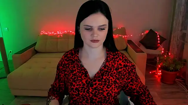 Lora Cain online show from December 20, 2025, 12:23 pm