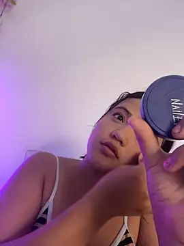 alisson carolina73 online show from April 20, 2026, 7:04 pm