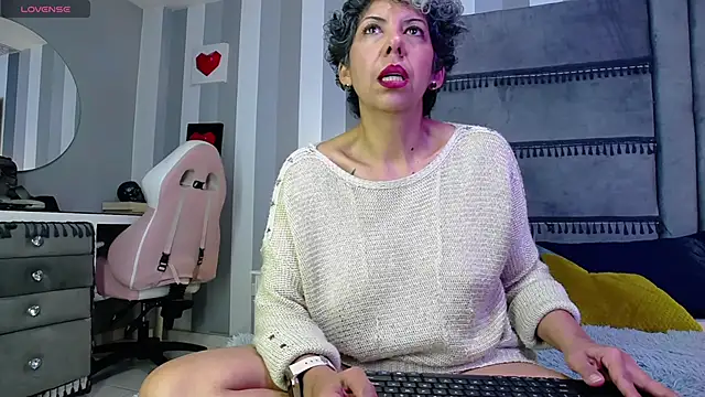 Julianewell online show from February 27, 2026, 12:38 pm