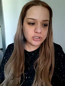 cansuozell online show from October 13, 2025, 12:38 pm