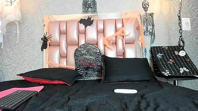 KOURTNEY-- online show from October 25, 2025, 2:08 am