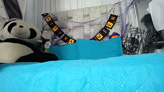 KOURTNEY-- online show from October 28, 2025, 1:53 am