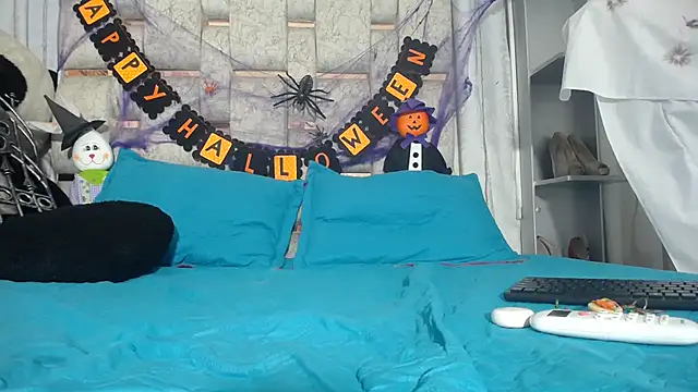 KOURTNEY-- online show from November 2, 2025, 2:14 am