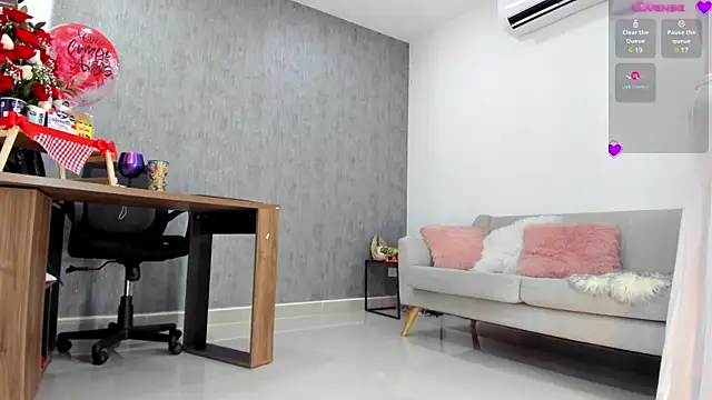 Ella Pride1 online show from February 21, 2025, 4:05 pm