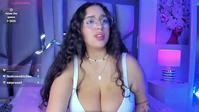 Snapshot of paulette_dupont chatting on February 12, 2025, 7:02 am paulette dupont online show from February 12, 2025, 7:02 am