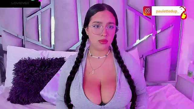 Snapshot of paulette_dupont chatting on March 22, 2025, 2:05 am paulette dupont online show from March 22, 2025, 2:05 am