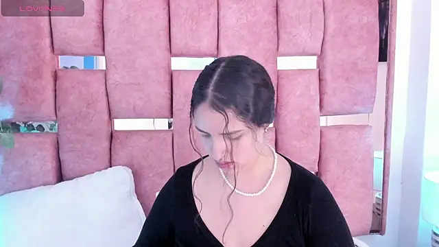 Snapshot of paulette_dupont chatting on October 5, 2025, 3:27 am paulette dupont online show from October 5, 2025, 3:27 am