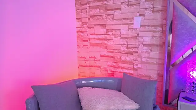 Snapshot of paulette_dupont chatting on February 8, 2026, 3:32 am paulette dupont online show from February 8, 2026, 3:32 am