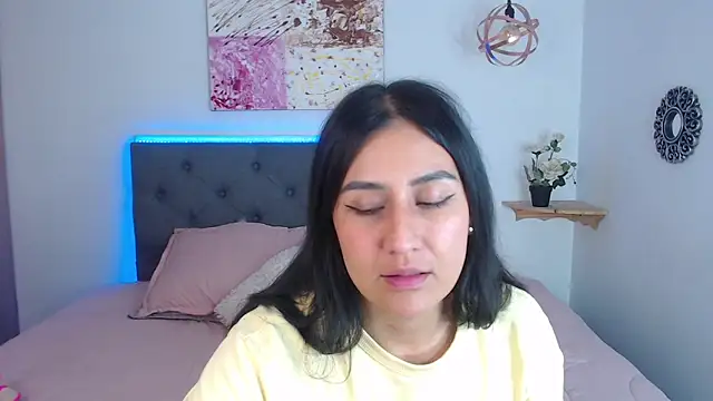 mia aira online show from February 11, 2025, 8:31 pm