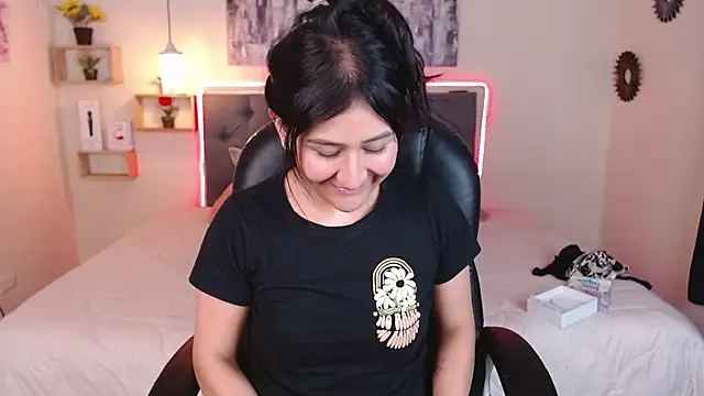 mia aira online show from February 19, 2025, 8:31 pm