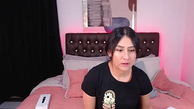 mia aira online show from March 18, 2025, 8:26 pm