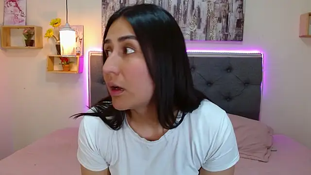 mia aira online show from September 17, 2025, 3:35 pm