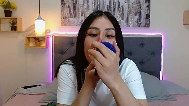 mia aira online show from October 2, 2025, 3:08 pm