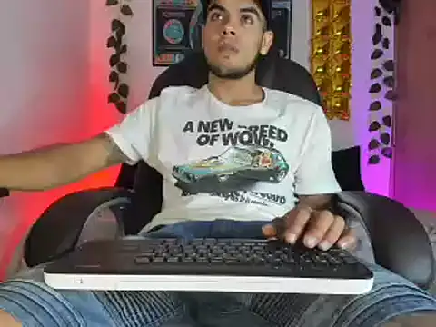 Snapshot of mikee_scooth chatting on February 2, 2025, 1:02 am mikee scooth online show from February 2, 2025, 1:02 am