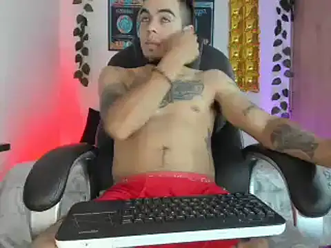 Snapshot of mikee_scooth chatting on February 6, 2025, 7:45 am mikee scooth online show from February 6, 2025, 7:45 am