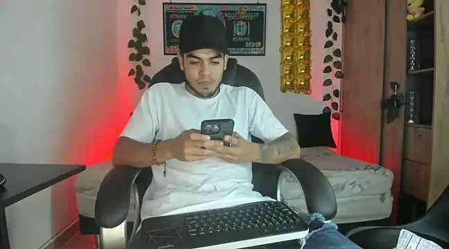 Snapshot of mikee_scooth chatting on February 11, 2025, 4:01 am mikee scooth online show from February 11, 2025, 4:01 am