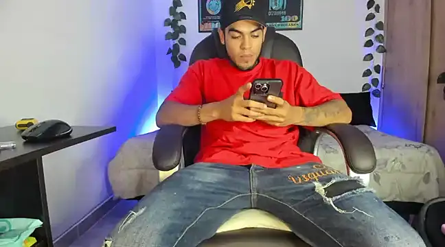 Snapshot of mikee_scooth chatting on February 19, 2025, 4:44 am mikee scooth online show from February 19, 2025, 4:44 am