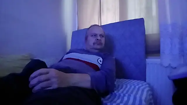 amylrmm1903 online show from November 12, 2025, 11:32 am