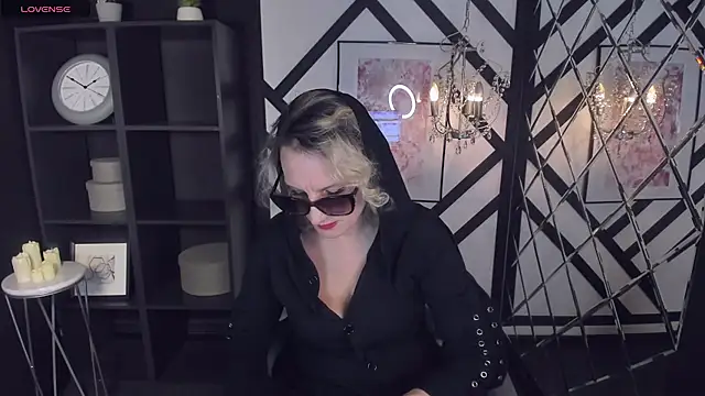 Queen Anna  online show from January 13, 2025, 6:59 pm