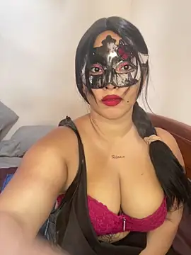 Snapshot of thushani24 chatting on February 3, 2026, 7:35 am thushani24 online show from February 3, 2026, 7:35 am