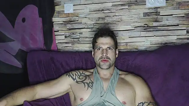 Snapshot of XxBigboybandxX chatting on February 12, 2025, 7:02 pm XxBigboybandxX online show from February 12, 2025, 7:02 pm
