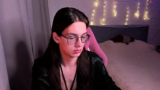 Alfreda Mills online show from September 12, 2025, 10:15 am