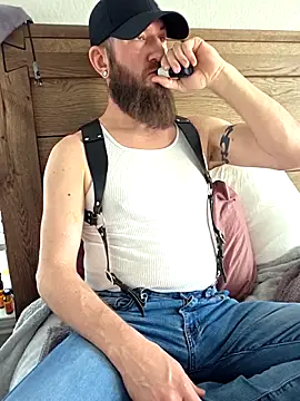 Icebearsticlese online show from February 11, 2026, 9:53 pm