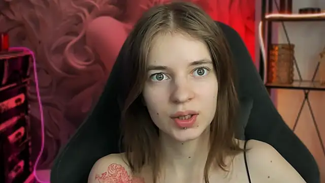 TinaDavil online show from February 4, 2025, 5:45 pm