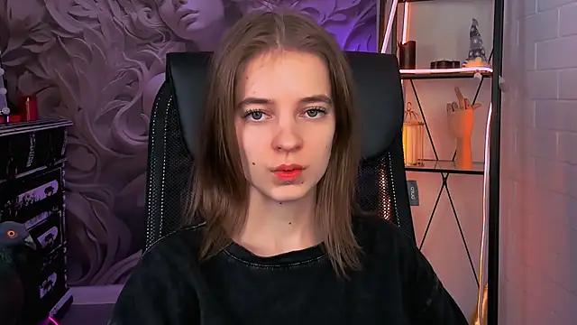 TinaDavil online show from March 3, 2025, 2:04 pm