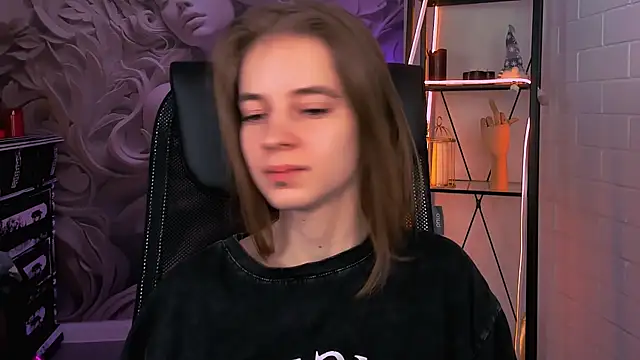 TinaDavil online show from March 3, 2025, 5:39 pm