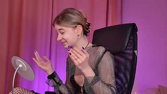 TinaDavil online show from December 20, 2025, 9:16 am