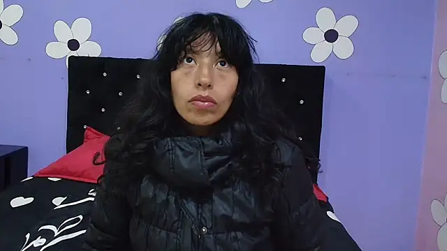 karolinee 66  online show from March 6, 2026, 4:09 am