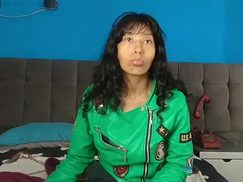 karolinee 66  online show from March 19, 2026, 4:16 am