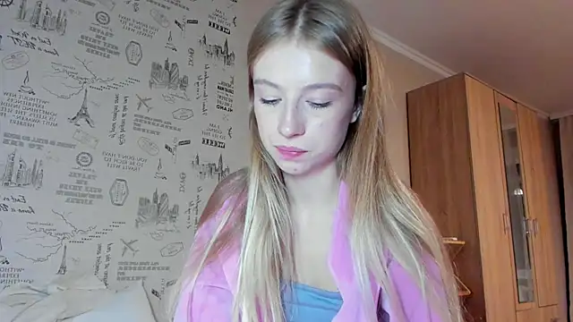 minidivaa  online show from October 13, 2025, 7:03 pm