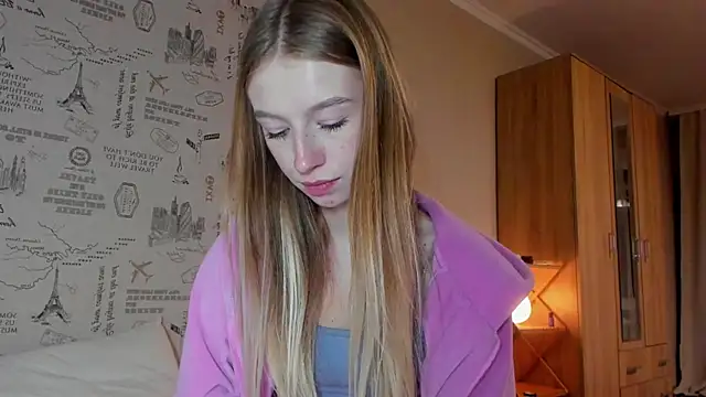 minidivaa  online show from October 14, 2025, 10:32 pm