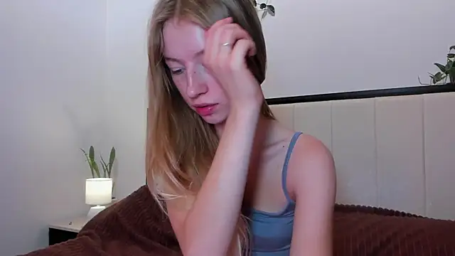 minidivaa  online show from October 23, 2025, 6:13 am