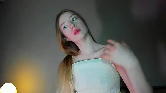 minidivaa  online show from April 4, 2026, 7:22 pm