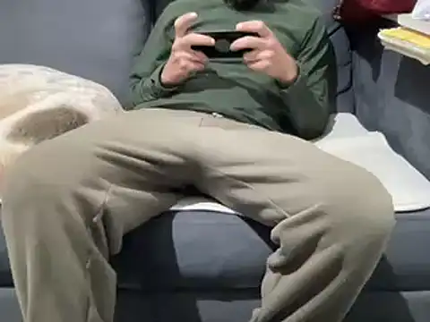 4small4inchlol online show from January 11, 2025, 3:42 pm