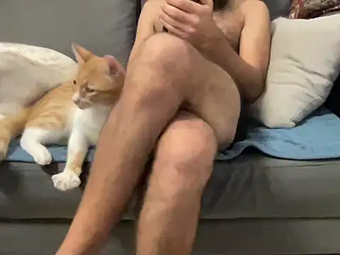 4small4inchlol online show from September 27, 2025, 12:15 am