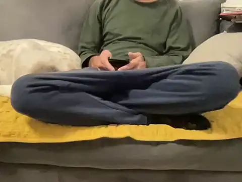 4small4inchlol online show from December 14, 2025, 6:12 pm