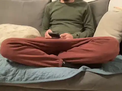 4small4inchlol online show from February 18, 2026, 7:32 pm