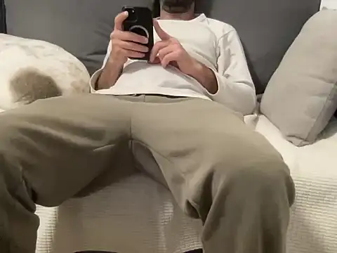 4small4inchlol online show from March 14, 2026, 12:17 am