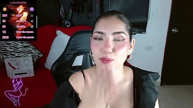 Carolaine69  online show from June 5, 2026, 1:28 pm