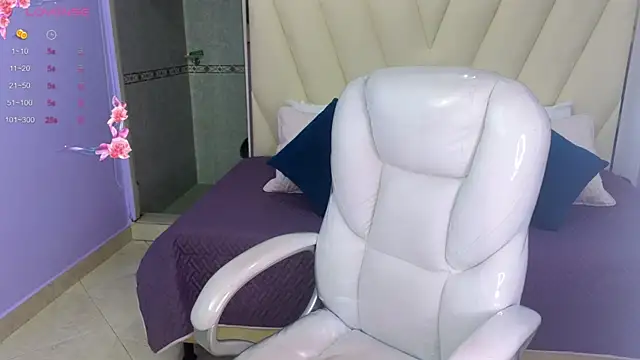 Snapshot of Sexy_paradise18_ chatting on February 5, 2025, 4:27 am Sexy paradise18  online show from February 5, 2025, 4:27 am